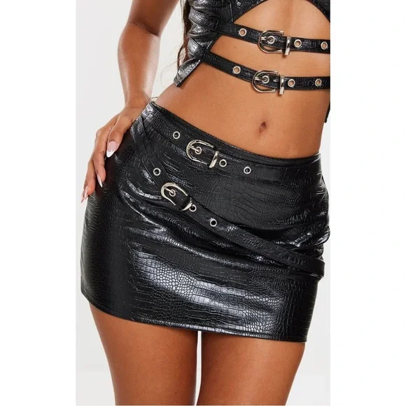 PrettyLittleThing black belt detail croc faux leather top and mini skirt set - Picture 3 of 9